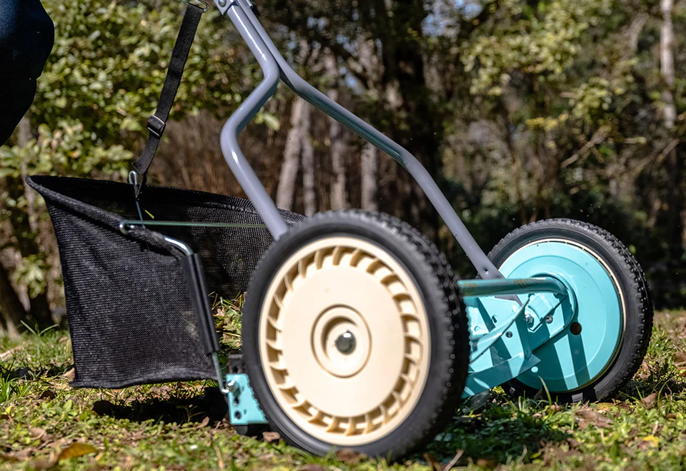 14'' 5-Blade Push Reel Lawn Mover with Grass Catcher - Image 3