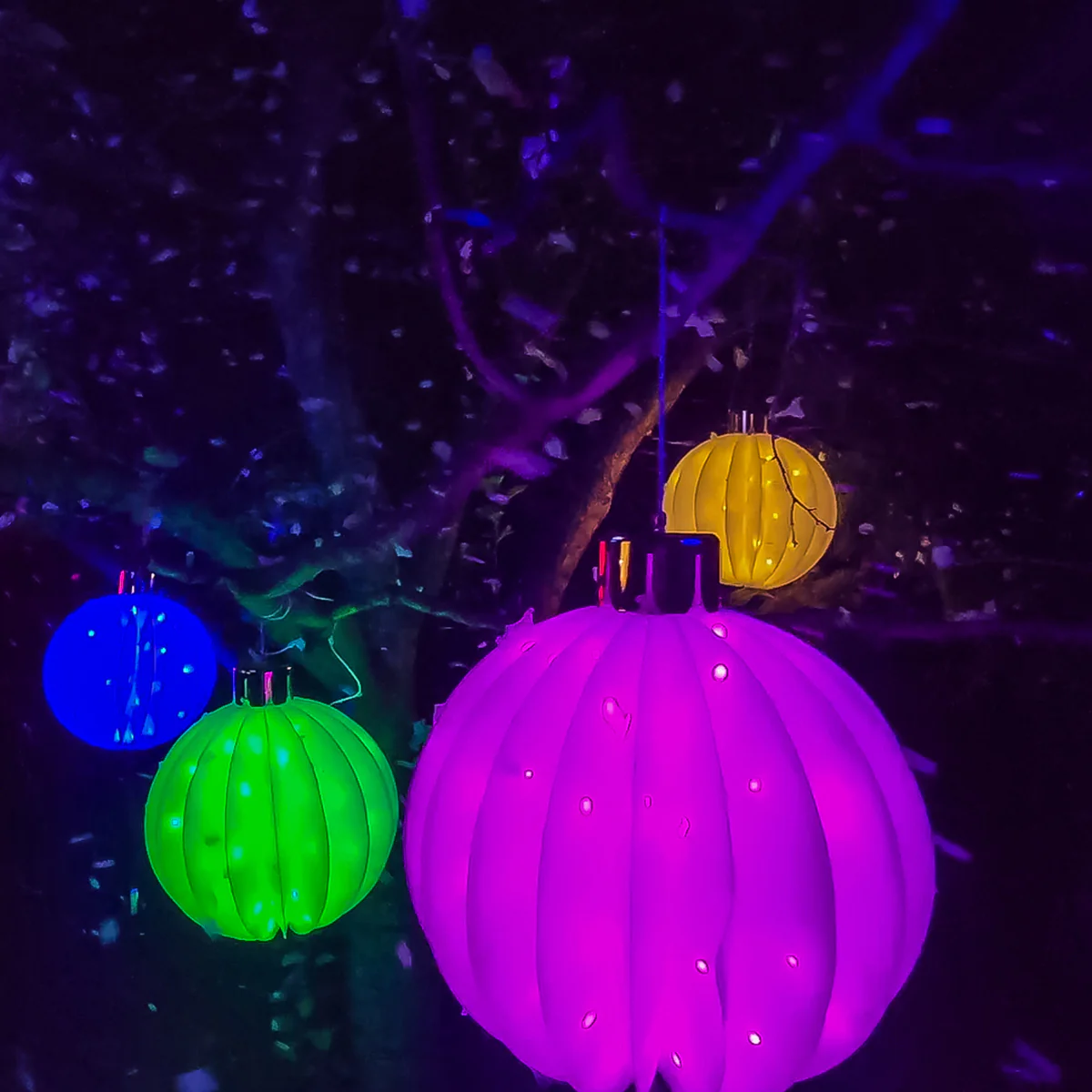 18'' Twinkling Indoor/Outdoor Lighted Orb - Image 5