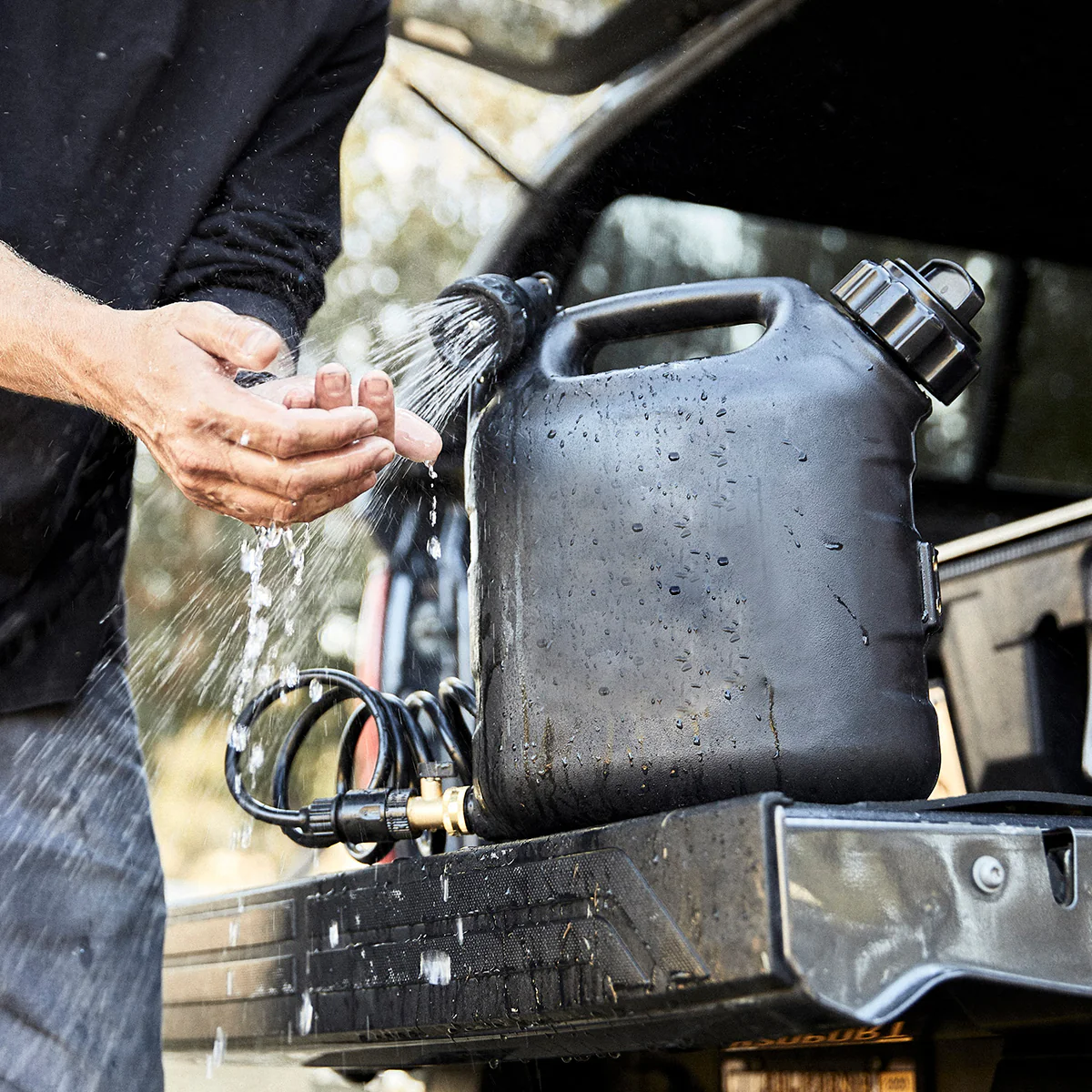 2 Gallon Pressurized Portable Water Tank - Image 3