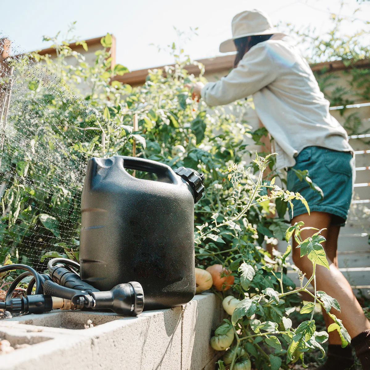 2 Gallon Pressurized Portable Water Tank - Image 5