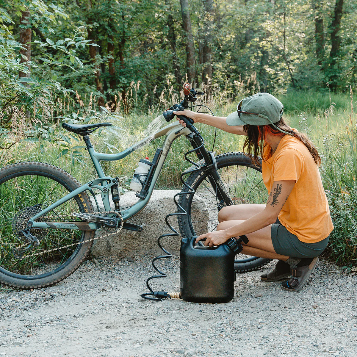 2 Gallon Pressurized Portable Water Tank - Image 6