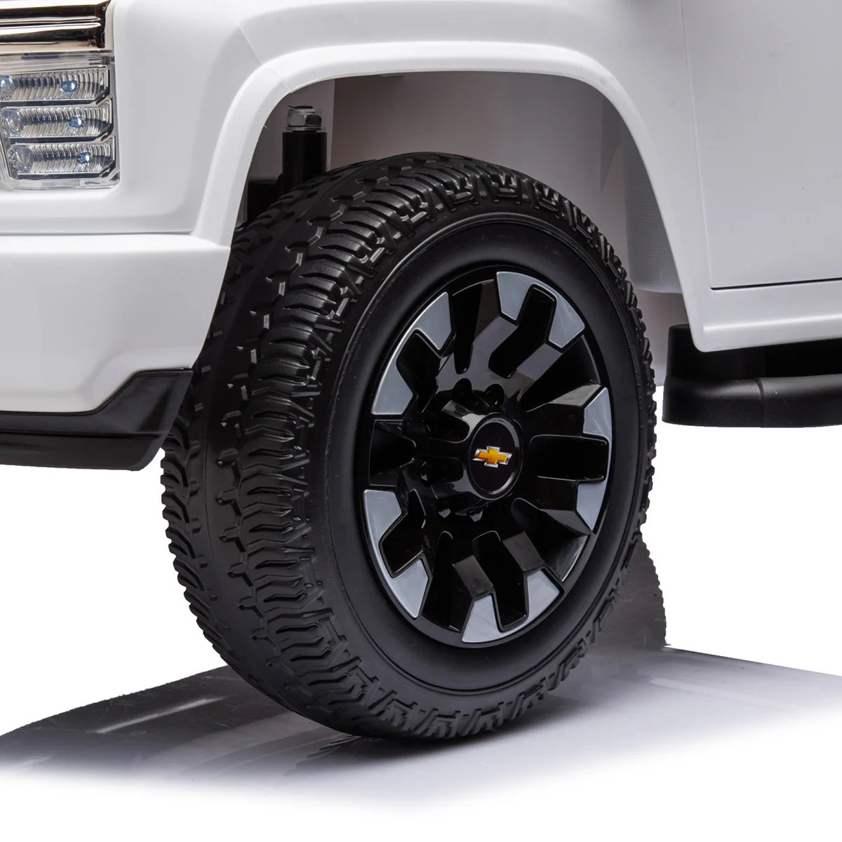 24V 4x4 Chevrolet Silverado Ride-On Truck - Image 10