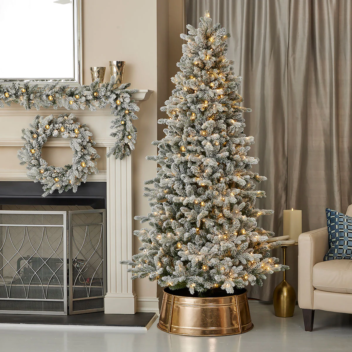 Flocked Palmetto Pine Christmas Tree - Image 5