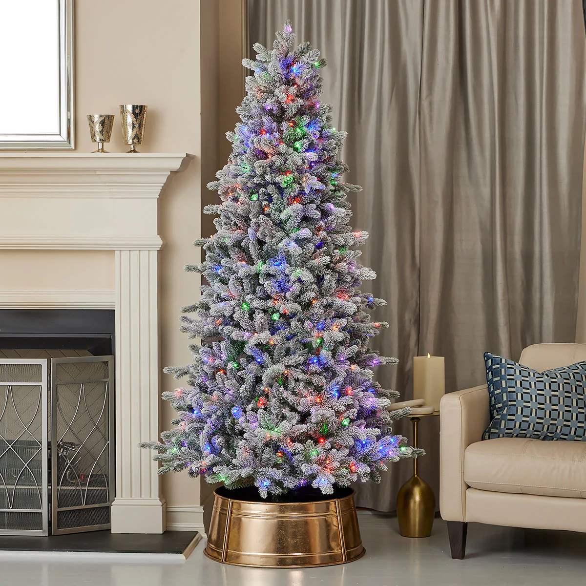 Flocked Palmetto Pine Christmas Tree - Image 6