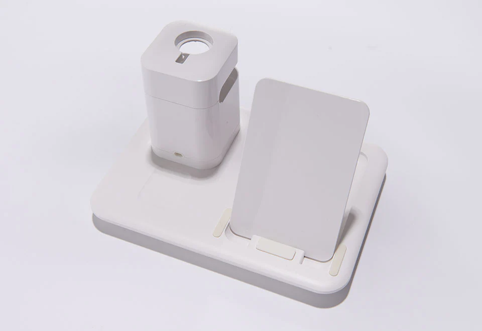 All-in-One Apple Charging Station by Sharper Image - Image 4
