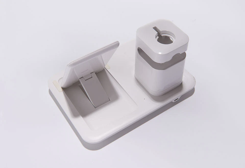 All-in-One Apple Charging Station by Sharper Image - Image 6