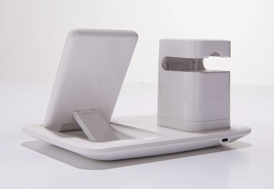 All-in-One Apple Charging Station by Sharper Image - Image 7