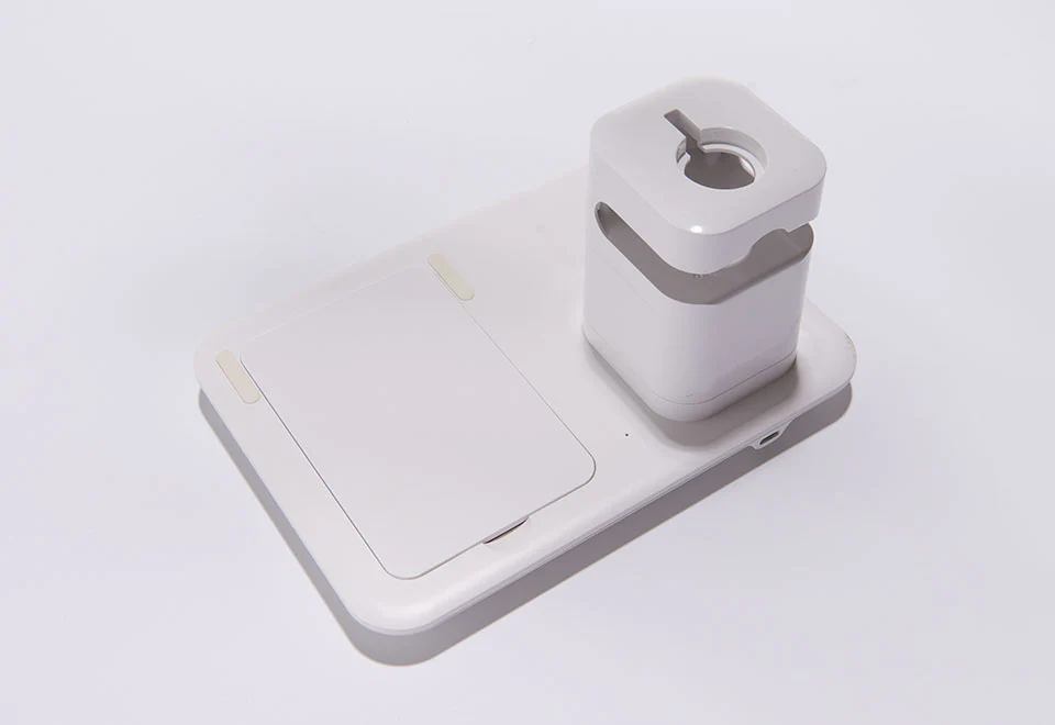 All-in-One Apple Charging Station by Sharper Image - Image 8