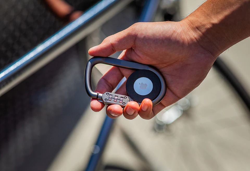 Carabiner AirTag Combination Lock - Image 6