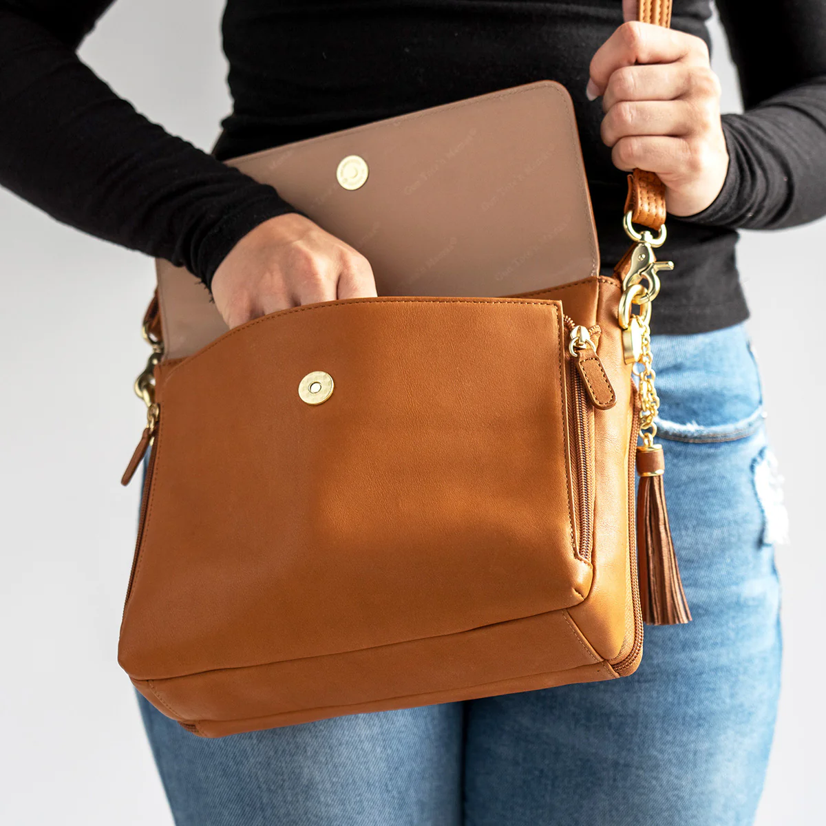 Concealed Carry Clutch Crossbody - Image 3