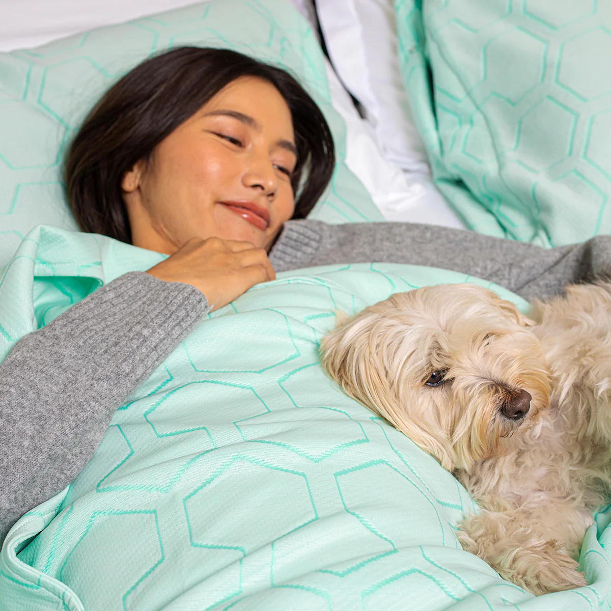 Cooling Bed Blanket and Pillow Case Set - Image 9
