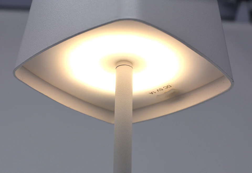 Cordless Indoor/Outdoor Lamp - Image 2