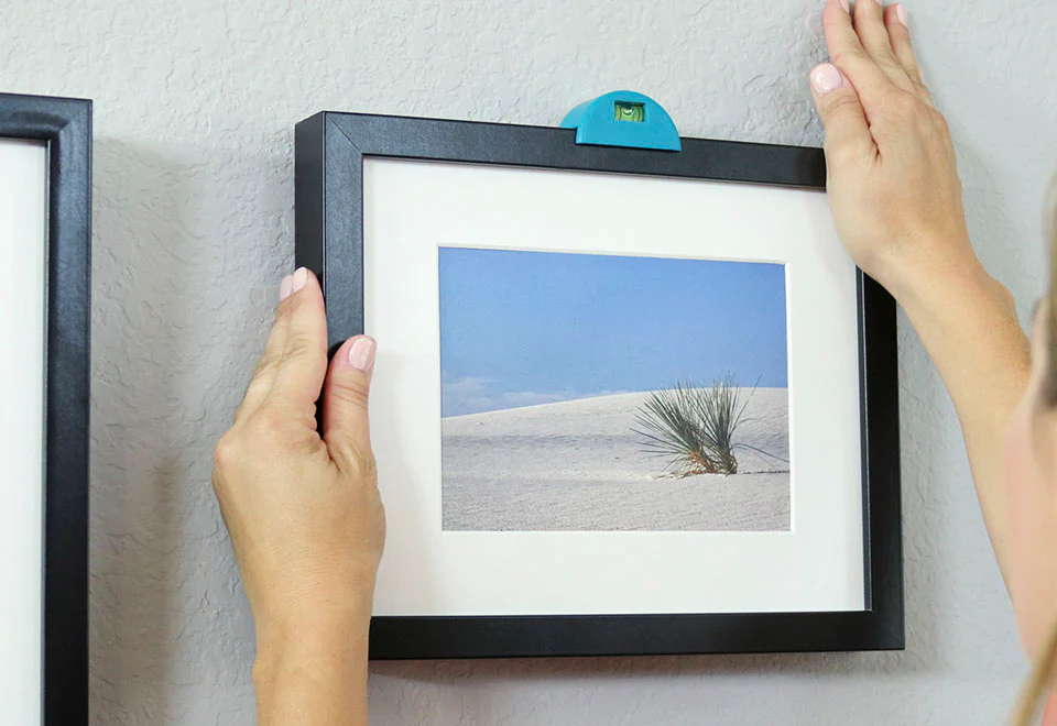 Easiest Picture Hanging and Leveling Tool - Image 9