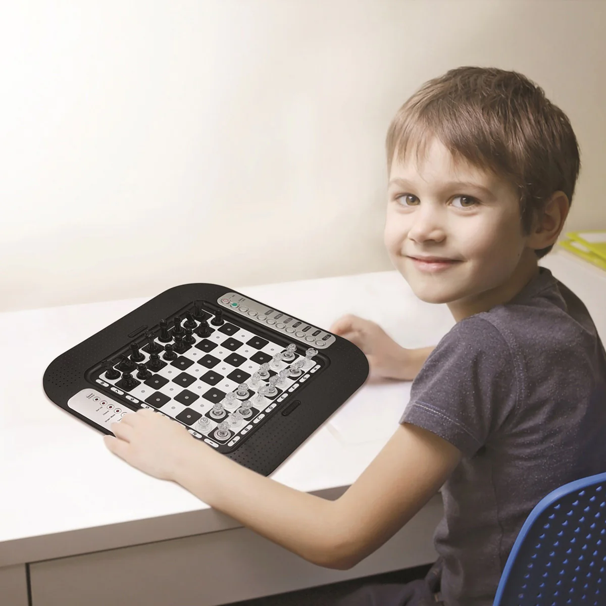 Electronic Chess Game with Touch Keyboard - Image 4