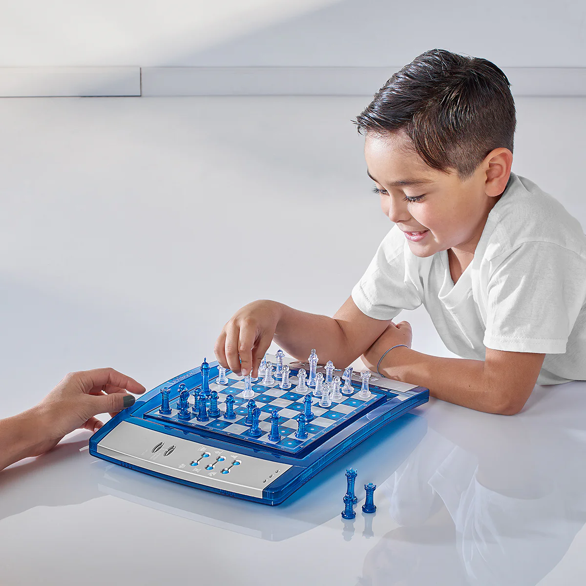 Electronic Lighted Chess - Image 3