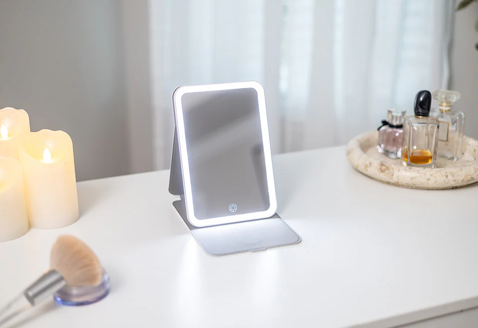 Full-Face LED Travel Mirror - Image 4