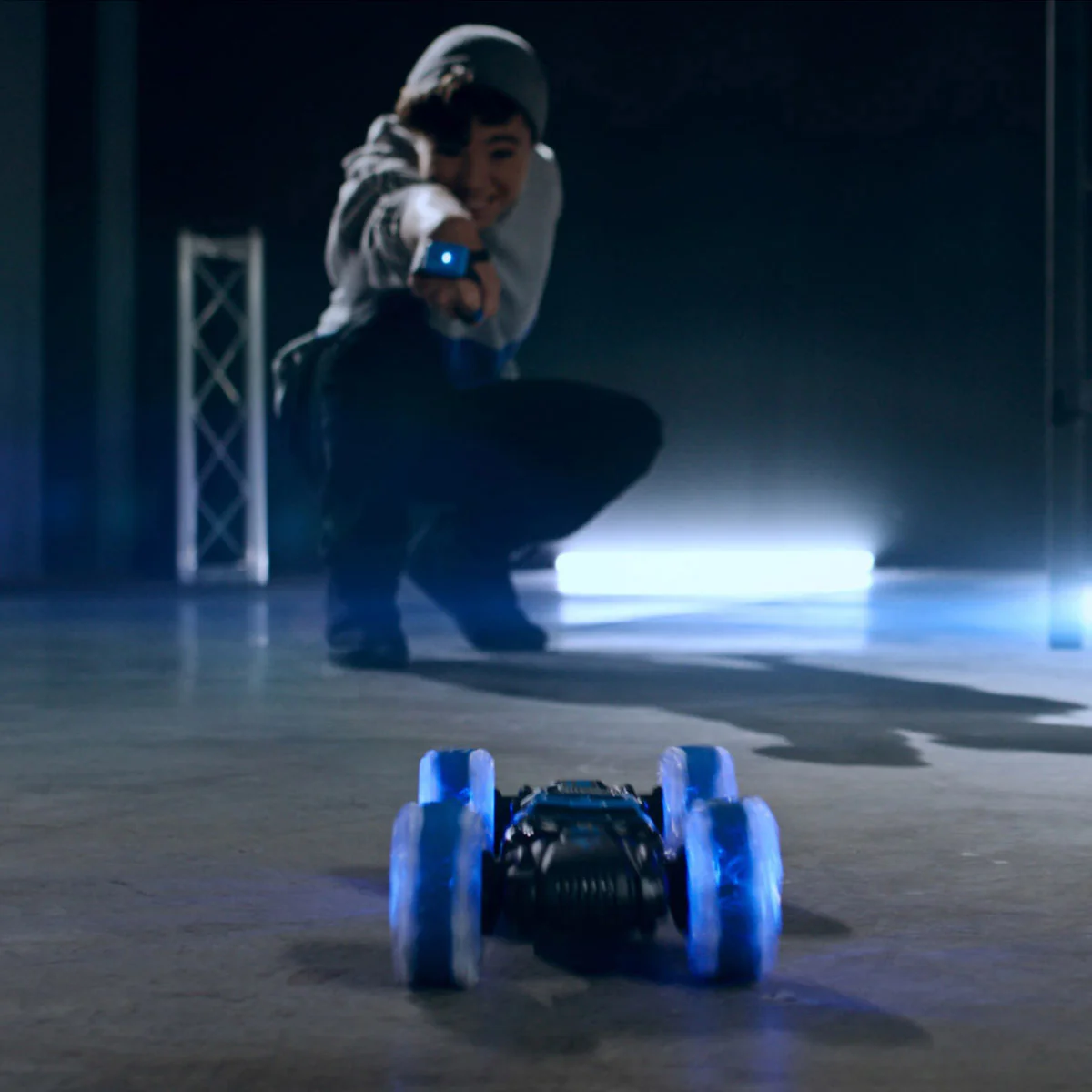 Gesture Sensing RC Stunt Car - Image 5
