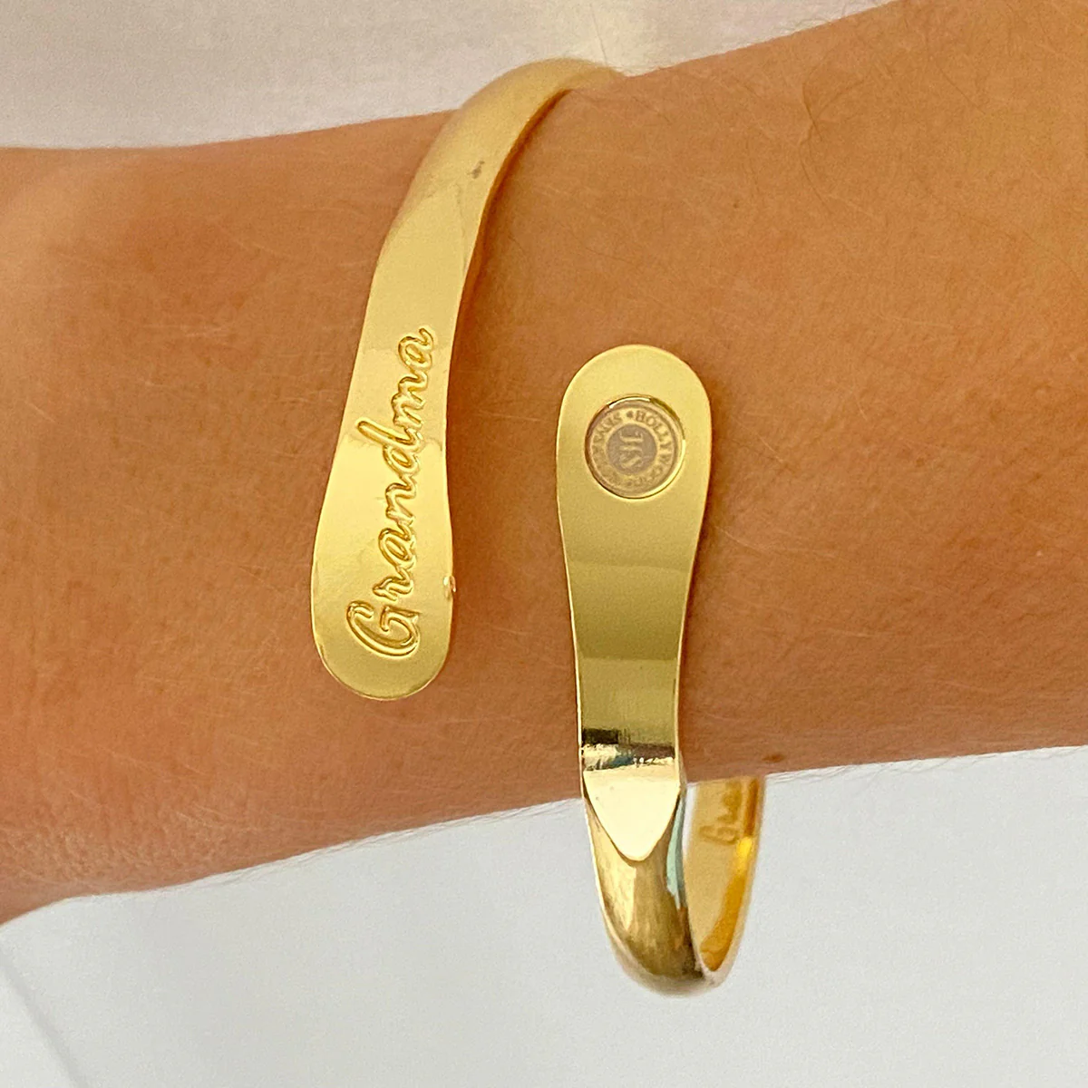 Grandma’s Love Engraved Bracelet - Image 2