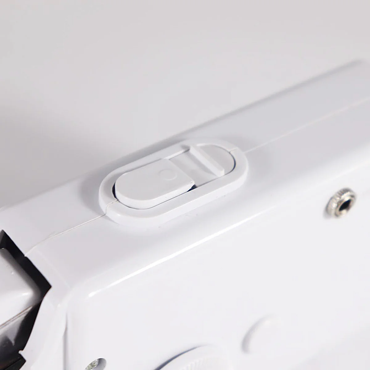 Handheld Mini Electric Sewing Machine - Image 6