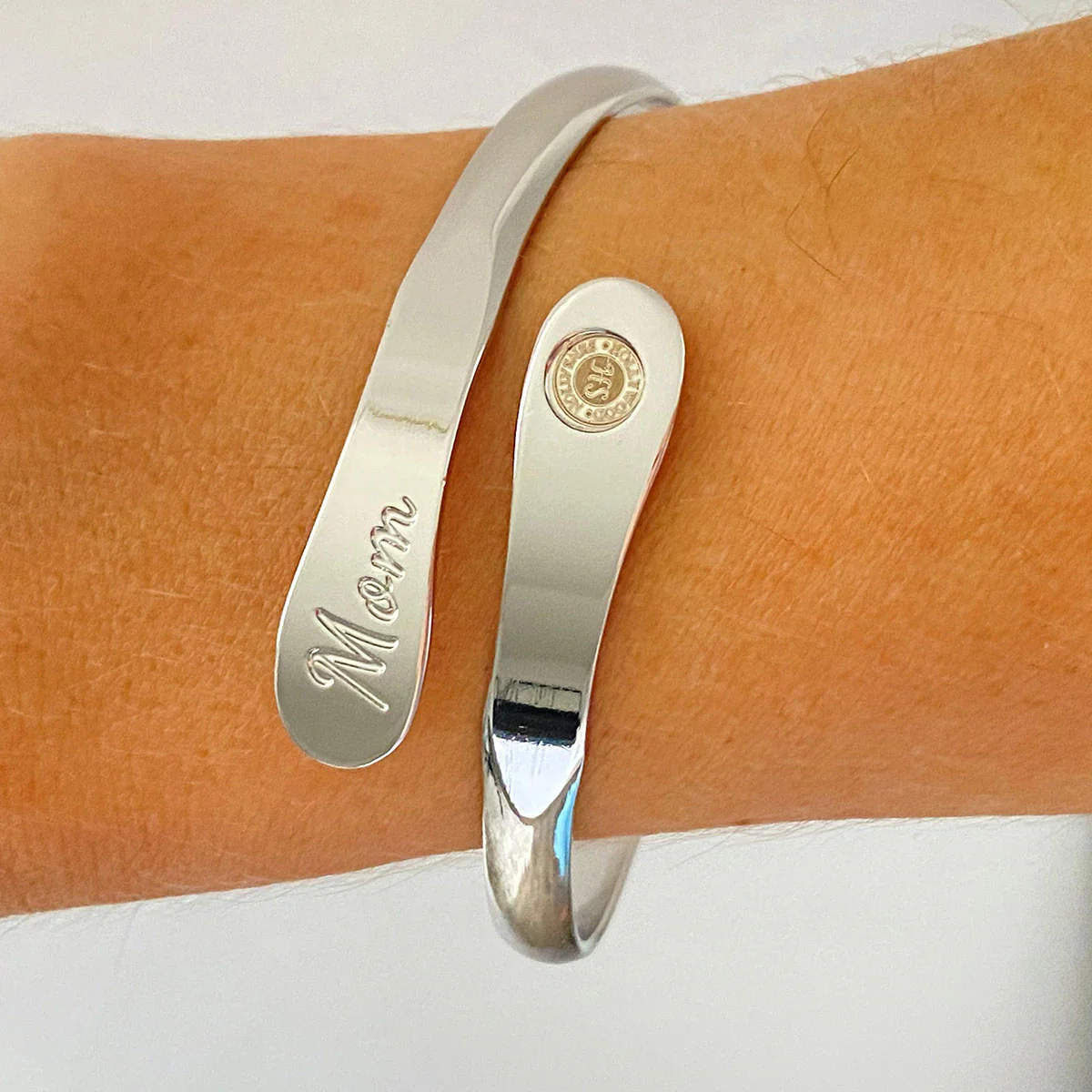 Love You Mom Engraved Bracelet - Image 9