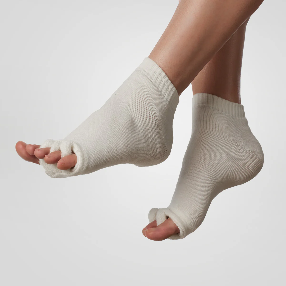 Moisturizing Toe Alignment Socks by Sharper Image - Image 3