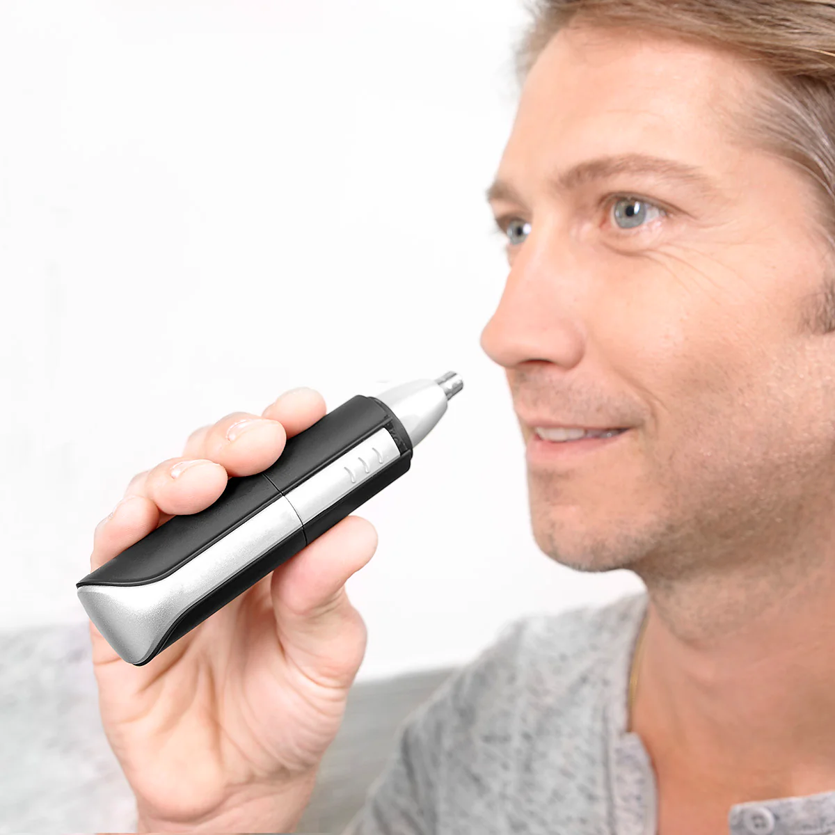 Nose and Ear Hair Trimmer - Image 3