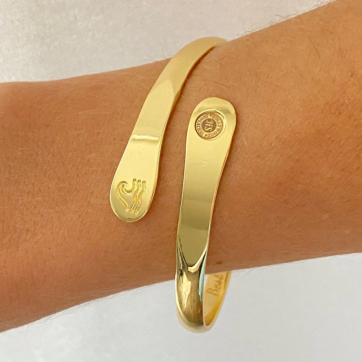 Ocean Wave Engraved Bracelet - Image 2