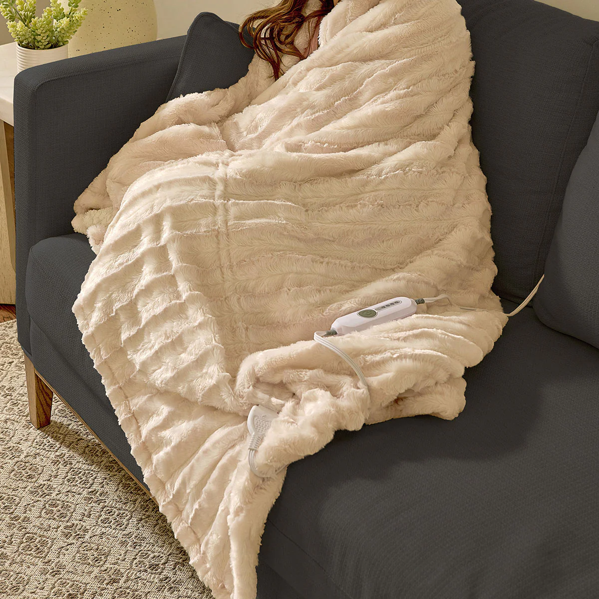 Oversized Faux Fur Heated Throw - Image 8