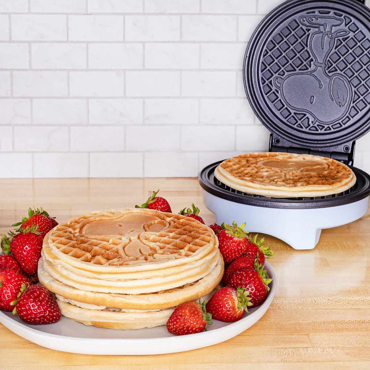 Peanuts Snoopy round Waffle Maker - Image 3