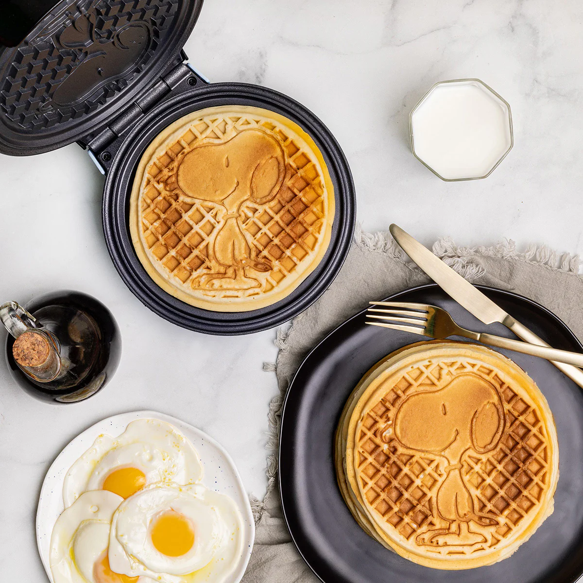 Peanuts Snoopy round Waffle Maker - Image 4