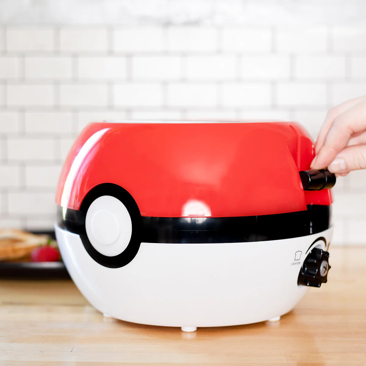 Pokémon Poké Ball 2-Slice Toaster - Image 3