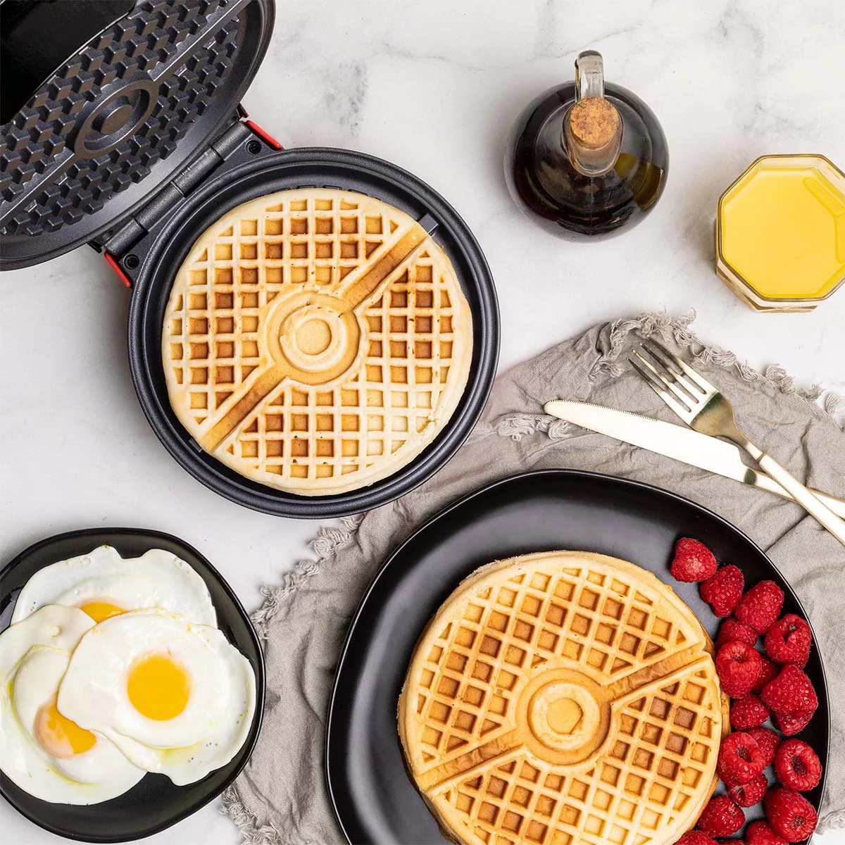 Pokémon Poké Ball Round Waffle Maker - Image 5