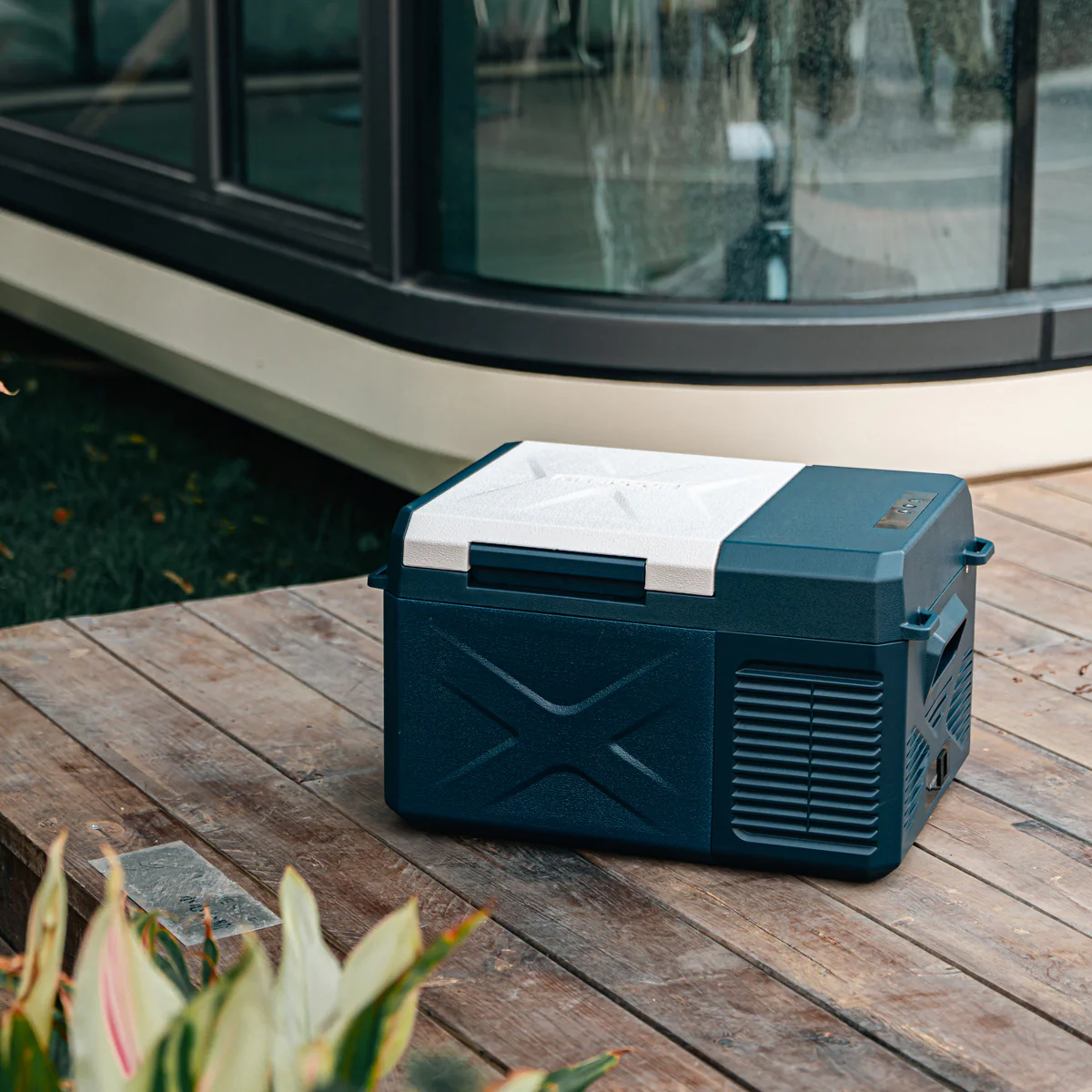 Portable Iceless Electric Cooler - Image 10