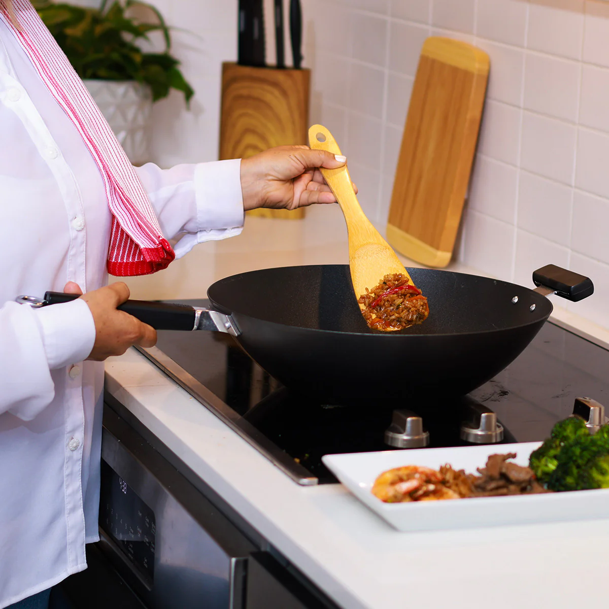 Professional 14-inch Carbon Steel Flat Bottom Wok - Image 3
