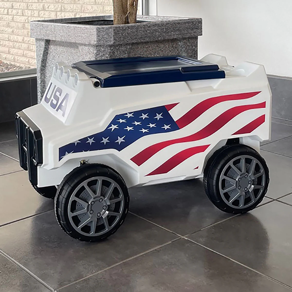 RC American Flag Rover Cooler - Image 3
