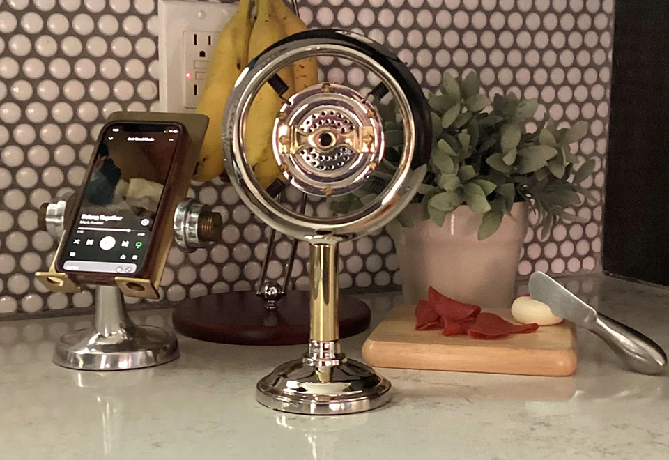 Retro-Style Amplified Microphone Bluetooth Speaker - Image 4