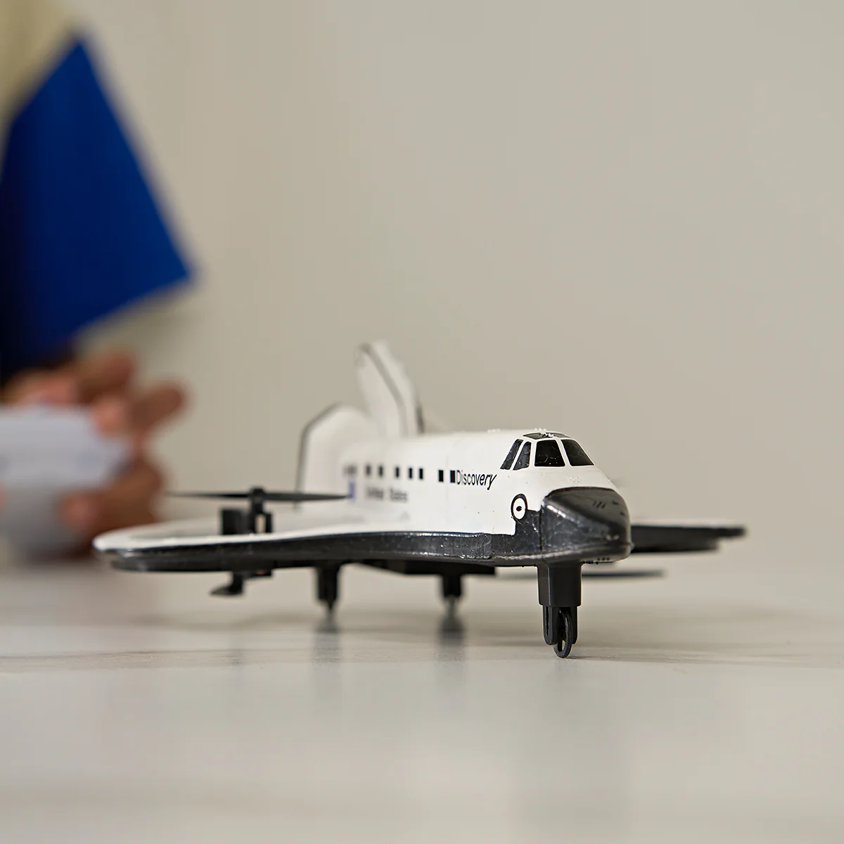 Smithsonian RC Space Shuttle Discovery Drone - Image 7